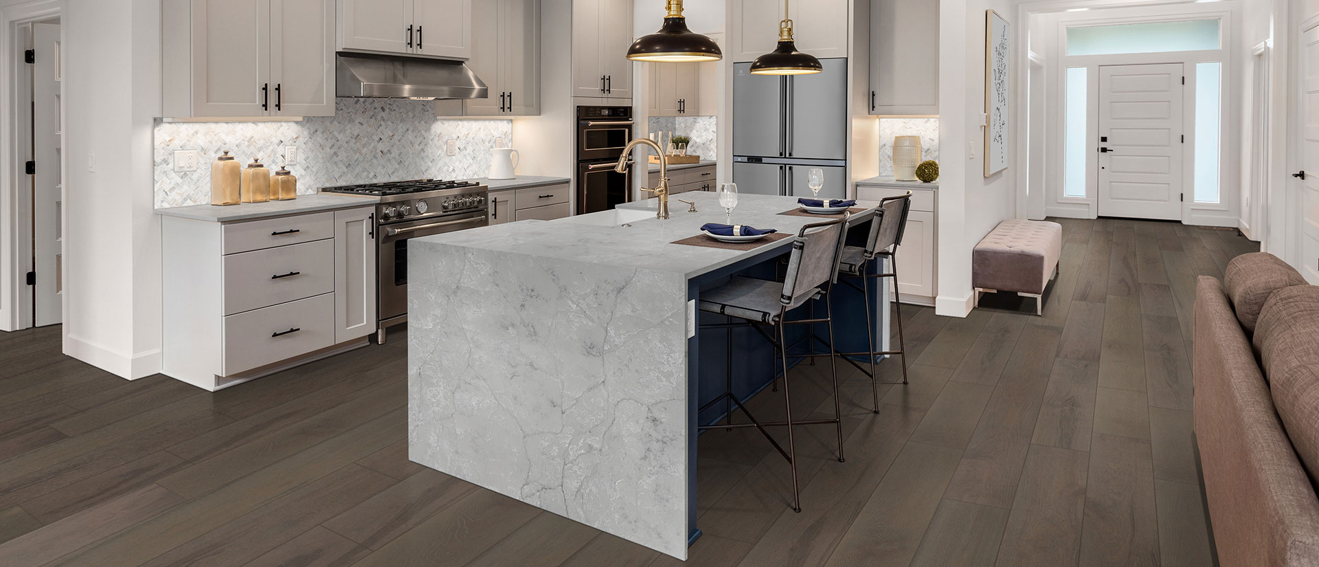 Kitchen with Calacatta Versailles Quartz