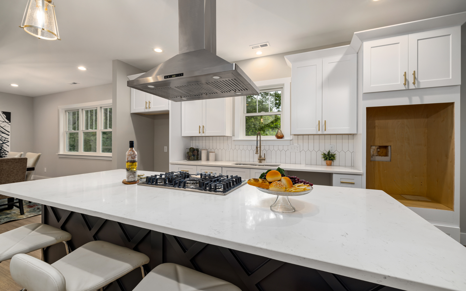 Modern style kitchen with white shaker cabinets